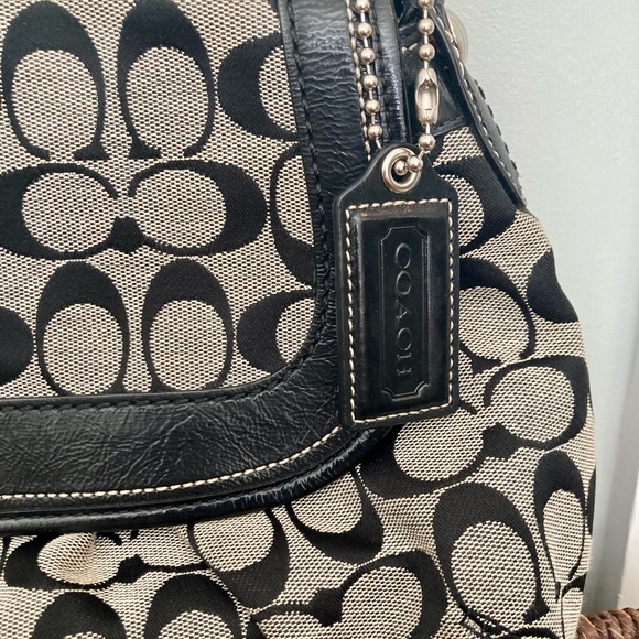 Vintage Coach shoulder bag. - Picture 2 of 5